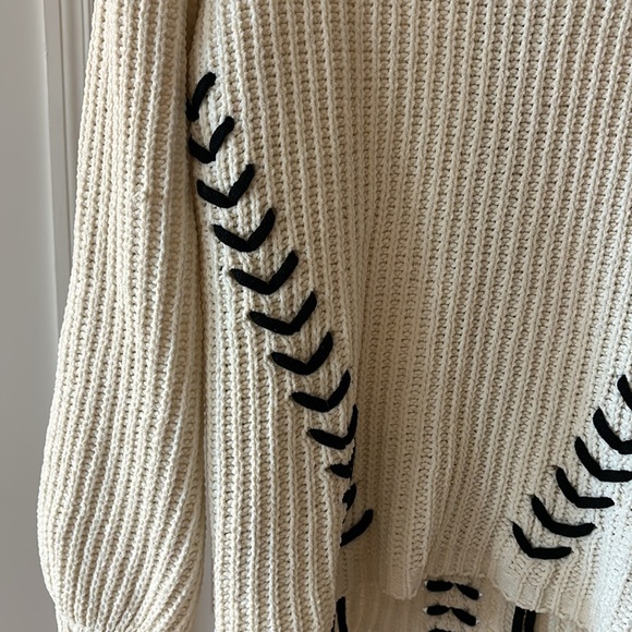 Black lace up oversized sweater - Picture 2 of 3